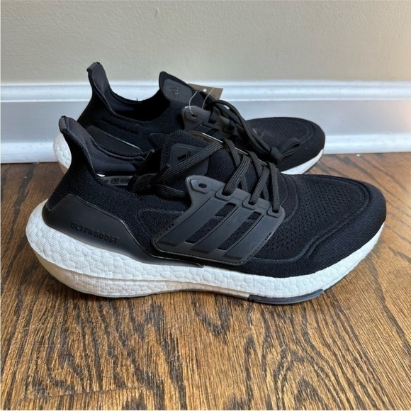 NWT Adidas Ultraboost 21 Sneakers Black White FY0378 Men’s 8 main image 7